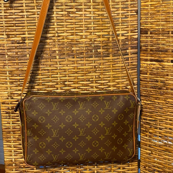 The French Company Louis Vuitton Vintage Sac Bandouliere - Picture 1 of 16